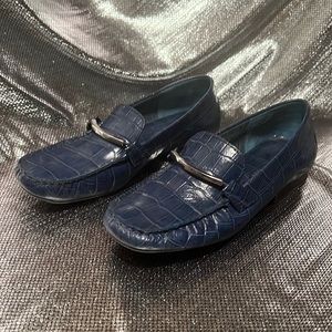 Woman’s Ralph Lauren Blue Leather Alligator 🐊print shoes- New beautiful class😎
